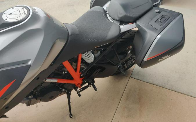 2017 KTM 1290 SUPER DUKE GT