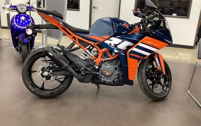 New 2024 KTM RC 390 BLUE