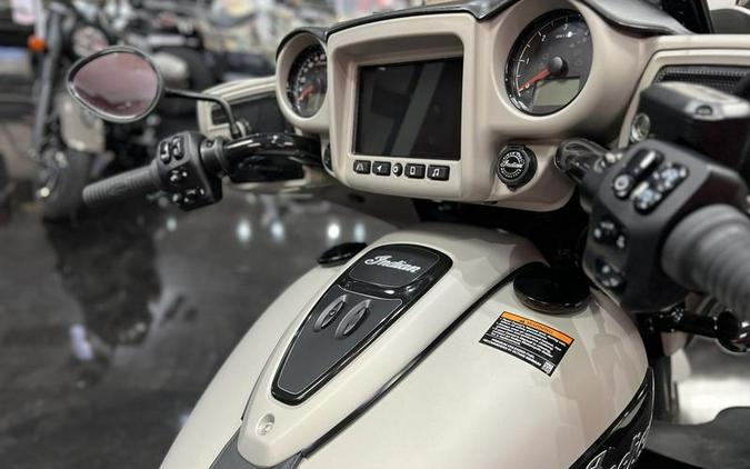 2023 Indian Motorcycle® Roadmaster® Dark Horse® Silver Quartz Smoke