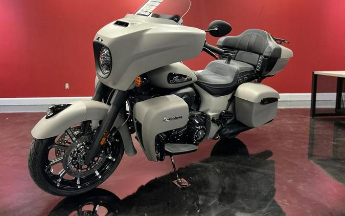 2023 Indian Motorcycle® Roadmaster® Dark Horse® Silver Quartz Smoke