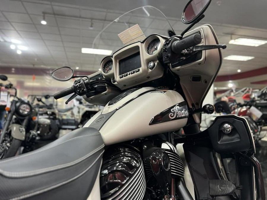 2023 Indian Motorcycle® Roadmaster® Dark Horse® Silver Quartz Smoke