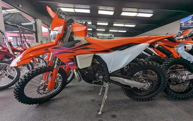 FIRST LOOK! KTM INTRODUCES 2024 KTM 300XC-W HARD-ENDURO MODEL