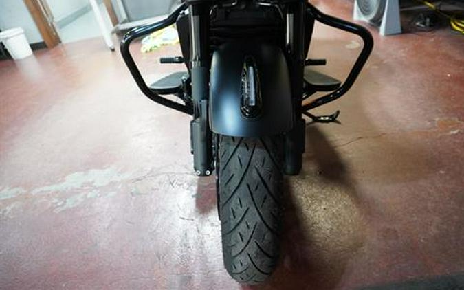 2024 Indian Motorcycle Challenger® Dark Horse® with PowerBand Audio Package