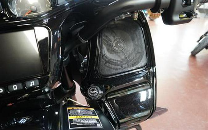 2024 Indian Motorcycle Challenger® Dark Horse® with PowerBand Audio Package