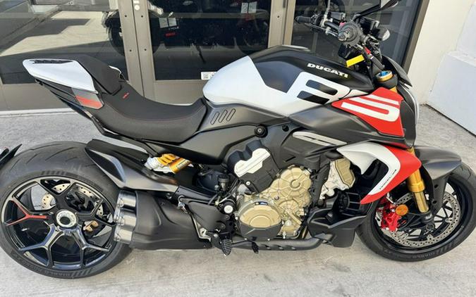 2027 Ducati Diavel V4 RS Livery