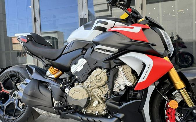 2027 Ducati Diavel V4 RS Livery