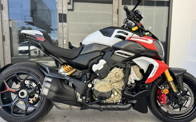 2027 Ducati Diavel V4 RS Livery