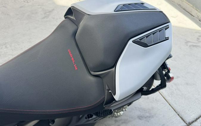 2027 Ducati Diavel V4 RS Livery