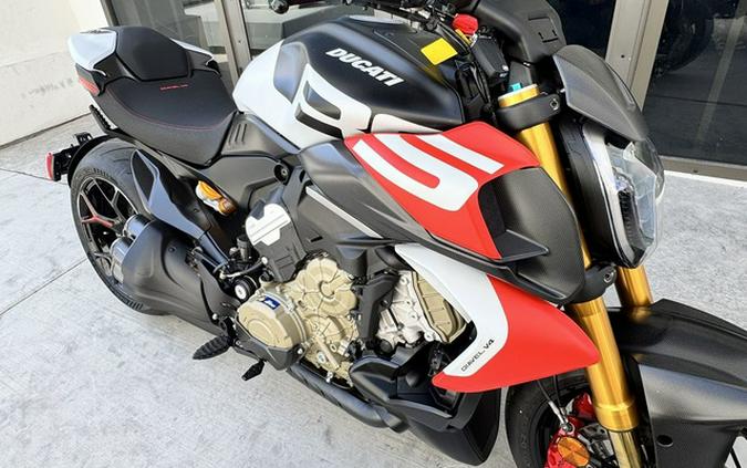 2027 Ducati Diavel V4 RS Livery
