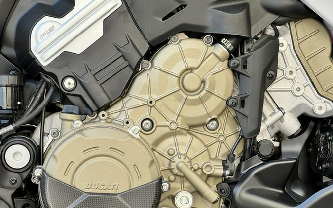 2027 Ducati Diavel V4 RS Livery
