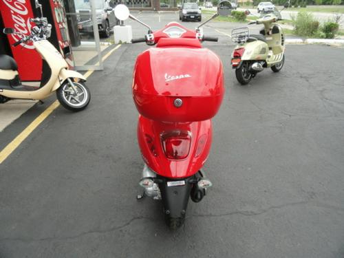 2023 Vespa Primavera 150 Red