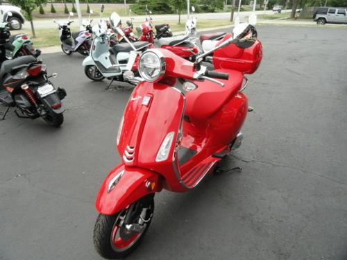 2023 Vespa Primavera 150 Red