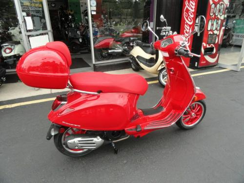 2023 Vespa Primavera 150 Red