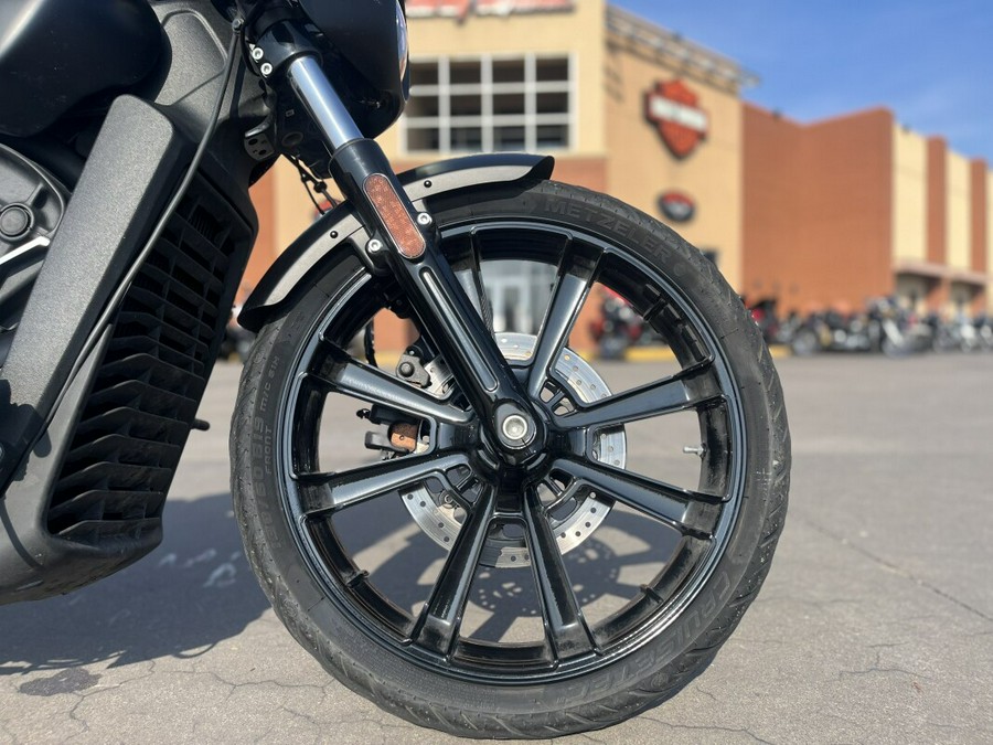 2022 Indian Scout, BLACK