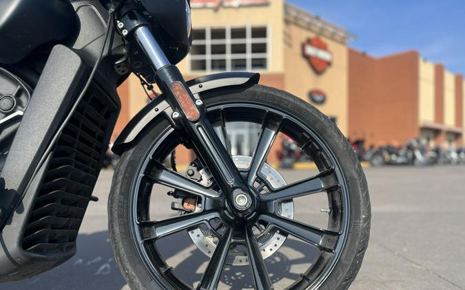 2022 Indian Scout, BLACK