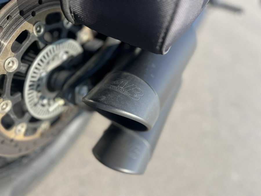 2022 Indian Scout, BLACK