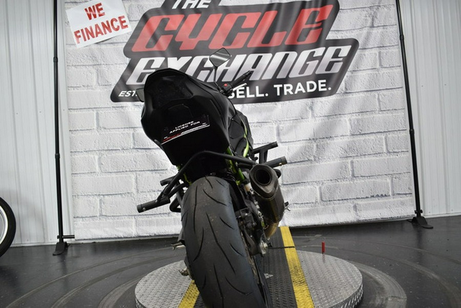 2020 Kawasaki Z900 ABS Metallic Graphite Gray/Metallic Spark Black