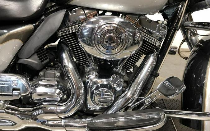 2013 Harley-Davidson® FLHTCUSE8 - CVO™ Ultra Classic® Electra Glide®