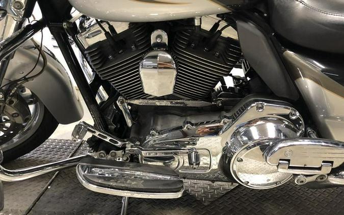 2013 Harley-Davidson® FLHTCUSE8 - CVO™ Ultra Classic® Electra Glide®