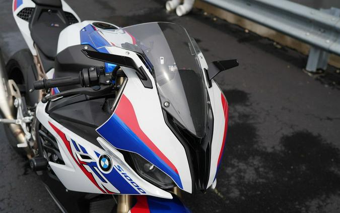 2022 BMW S 1000 RR Light White / Racing Blue / Racing Red
