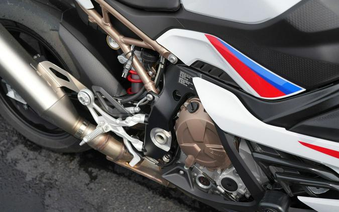 2022 BMW S 1000 RR Light White / Racing Blue / Racing Red