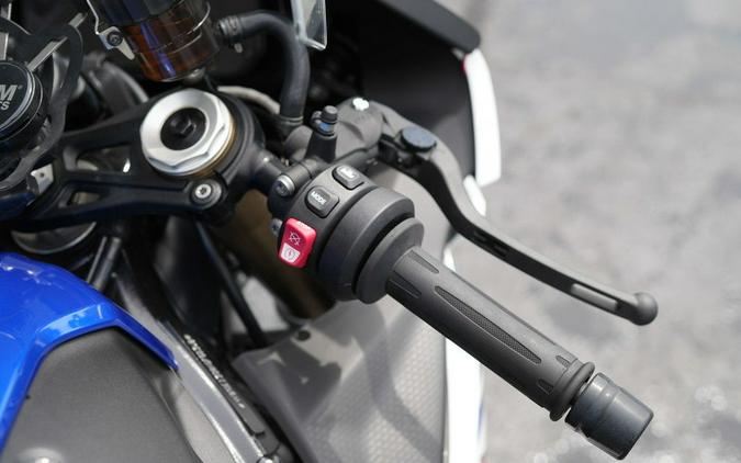 2022 BMW S 1000 RR Light White / Racing Blue / Racing Red