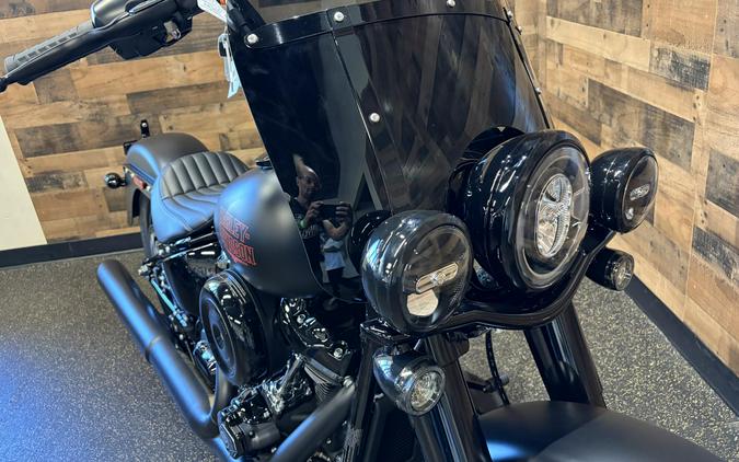 2026 Harley-Davidson® Deadwood™ Black Denim FLHD