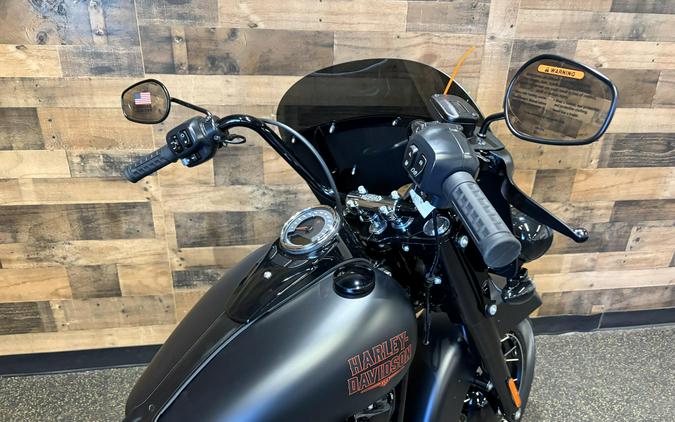 2026 Harley-Davidson® Deadwood™ Black Denim FLHD