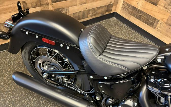 2026 Harley-Davidson® Deadwood™ Black Denim FLHD