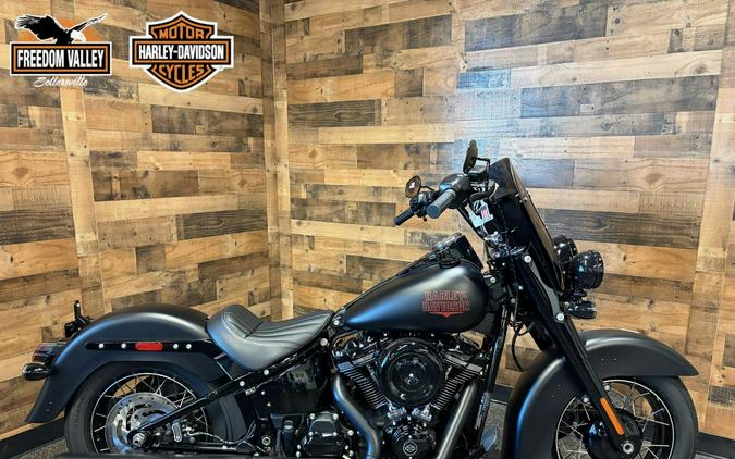 2026 Harley-Davidson® Deadwood™ Black Denim FLHD