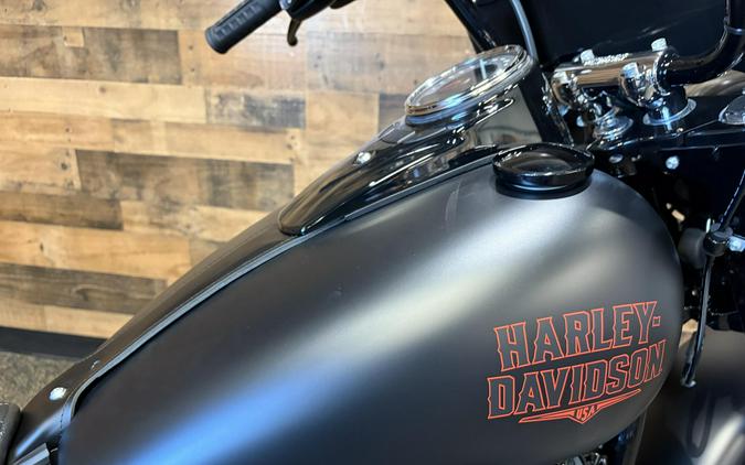 2026 Harley-Davidson® Deadwood™ Black Denim FLHD