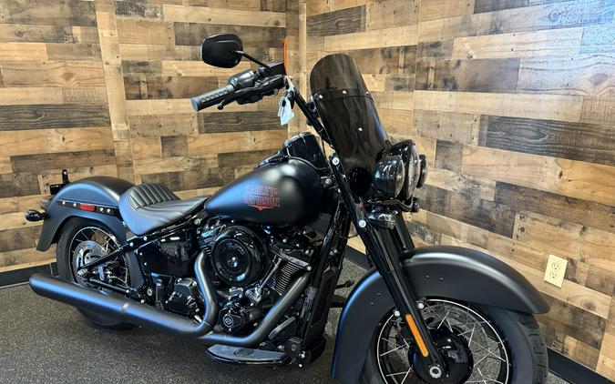 2026 Harley-Davidson® Deadwood™ Black Denim FLHD