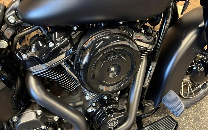 2026 Harley-Davidson® Deadwood™ Black Denim FLHD