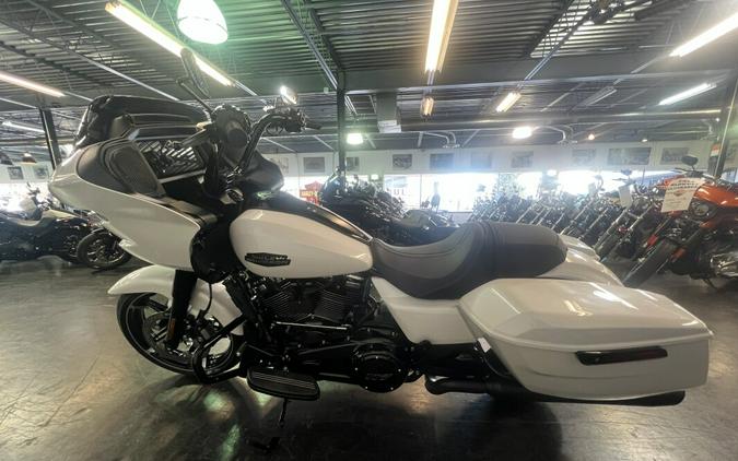 2024 Harley-Davidson Road Glide® White Onyx Pearl FLTRX