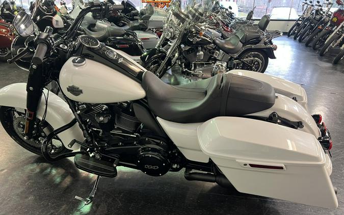 2024 Harley-Davidson Road King Special White Onyx Pearl FLHRXS