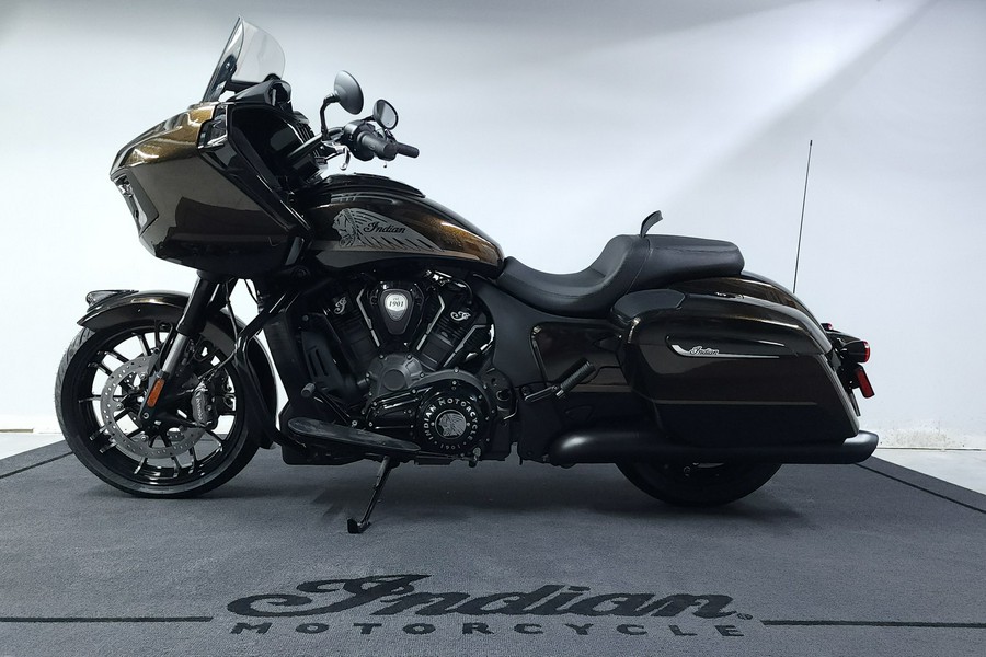2024 Indian Motorcycle Challenger Dark Horse® with PowerBand Audio Package-$2000 TRADE IN CREDIT