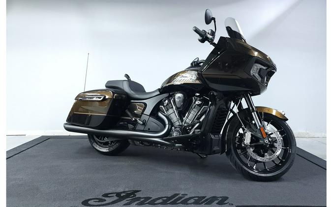 2024 Indian Motorcycle Challenger Dark Horse® with PowerBand Audio Package-$2000 TRADE IN CREDIT