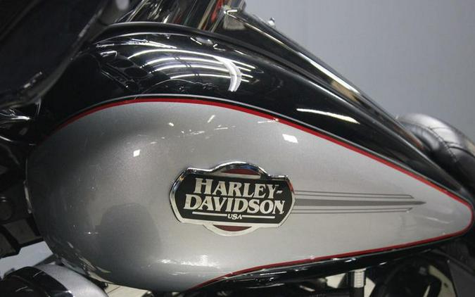 2011 Harley-Davidson® FLHTCU - Ultra Classic® Electra Glide®