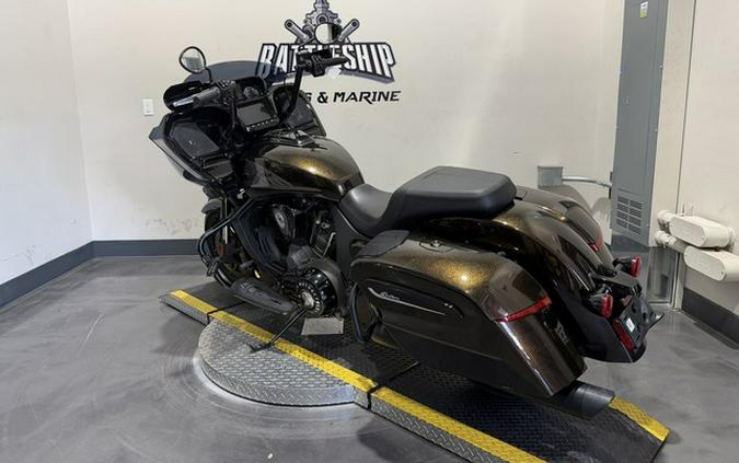 2024 Indian Challenger Dark Horse Icon Smoky Quartz Metallic Pearl/Black Metallic