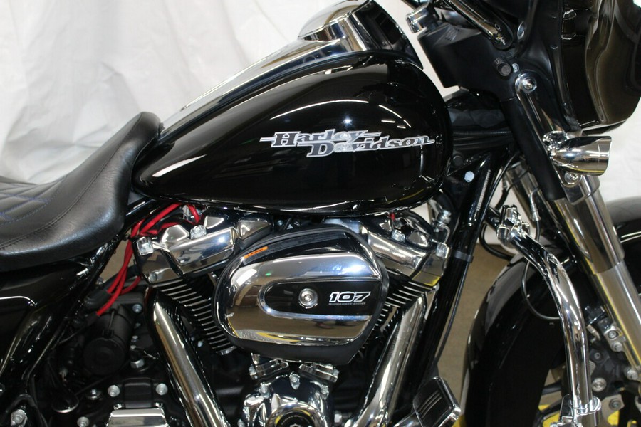Harley-Davidson® Street Glide® 2019 FLHX 653956T BLACK