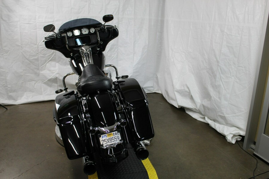 Harley-Davidson® Street Glide® 2019 FLHX 653956T BLACK