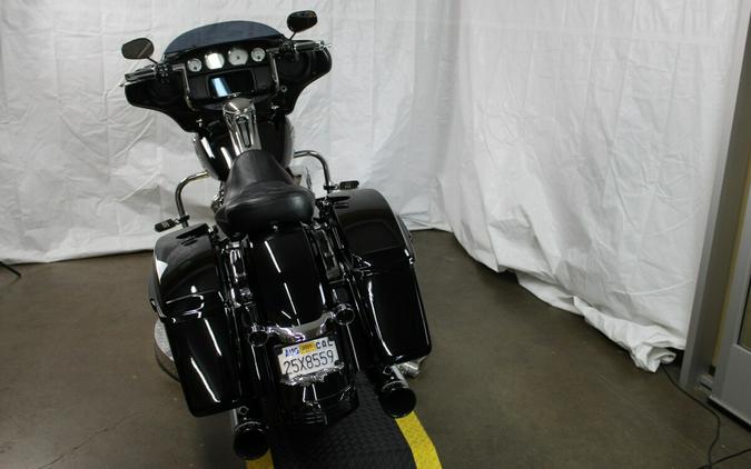 Harley-Davidson® Street Glide® 2019 FLHX 653956T BLACK