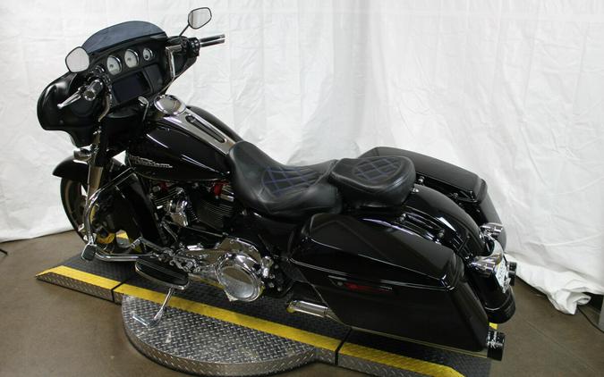 Harley-Davidson® Street Glide® 2019 FLHX 653956T BLACK