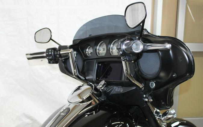 Harley-Davidson® Street Glide® 2019 FLHX 653956T BLACK