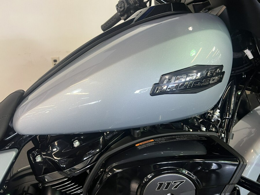 2024 Harley-Davidson Street Glide® Atlas Silver Metallic FLHX