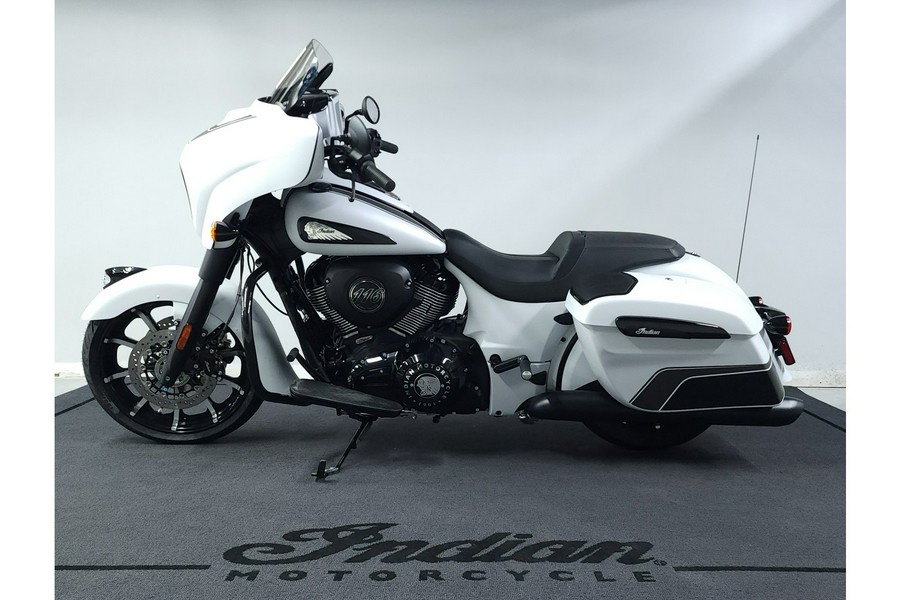 2024 Indian Motorcycle Chieftain® Dark Horse® with PowerBand Audio Package-$1000 TRADE IN CREDIT