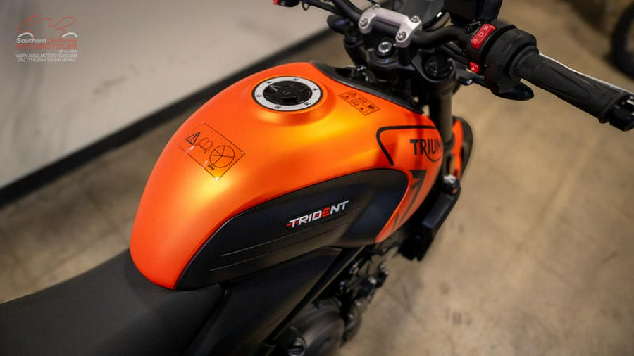 2023 Triumph Trident 660 Matte Baja Orange / Matte Storm Grey