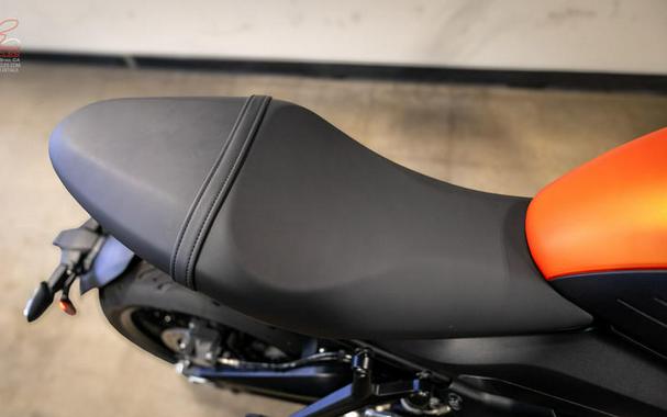 2023 Triumph Trident 660 Matte Baja Orange / Matte Storm Grey