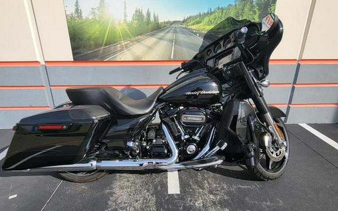 2017 Harley-Davidson® FLHXSE - CVO™ Street Glide®