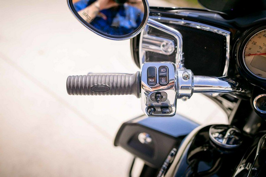 2018 Indian Motorcycle® Roadmaster® ABS Thunder Black